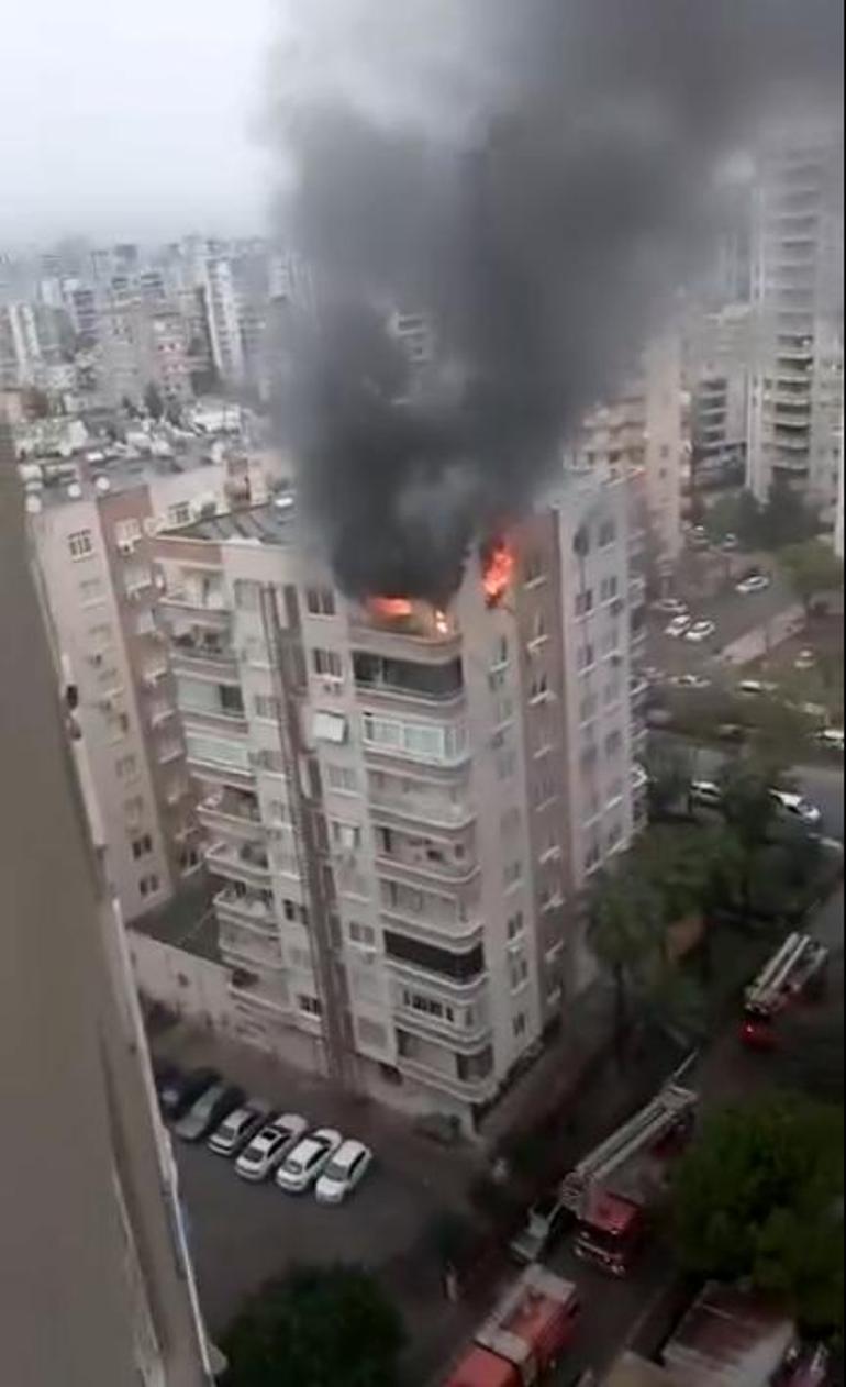 Mersin’de iki ilçede ev yangını