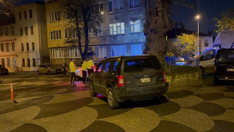 Alkollü sürücü bana 50 santimden fazla yaklaşmayın, herkesi ararım deyip polislere direndi