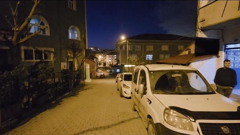 Arnavutköyde silah zoruyla girdikleri evde 4 yaşındaki çocuk ile annesini darbederek, ziynet eşyalarını gasbettiler