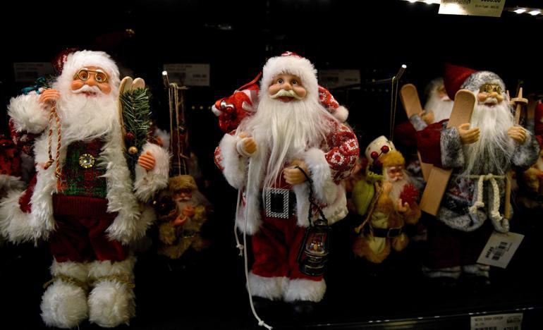 Yılbaşı kutlamasında, Noel Baba kostümü ve sakalına ilgi