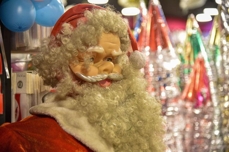 Yılbaşı kutlamasında, Noel Baba kostümü ve sakalına ilgi