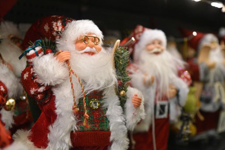 Yılbaşı kutlamasında, Noel Baba kostümü ve sakalına ilgi