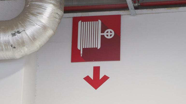 Hong Kongdaki yangın sonrası uzmandan uyarı: 50,5 metrenin üzerindeki binalarda 2 kaçış kovanı olmalı