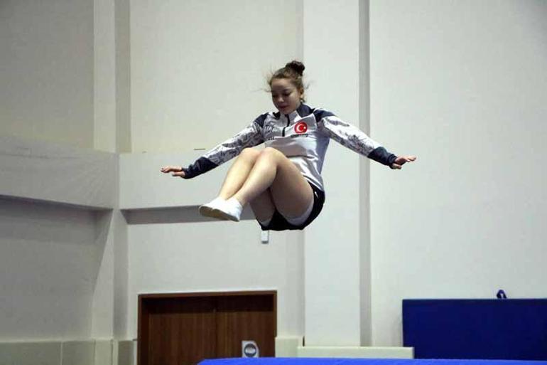 Trambolin cimnastikte bir Türk ilk kez dünya ikincisi oldu; hedefi olimpiyat