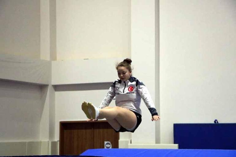 Trambolin cimnastikte bir Türk ilk kez dünya ikincisi oldu; hedefi olimpiyat