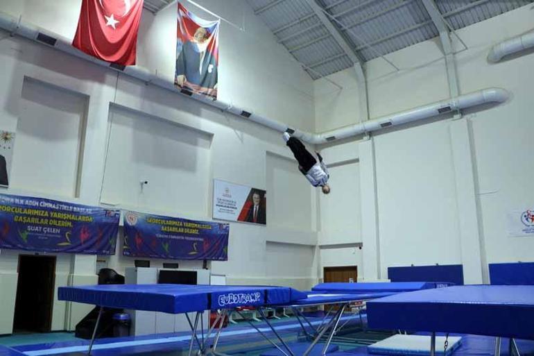 Trambolin cimnastikte bir Türk ilk kez dünya ikincisi oldu; hedefi olimpiyat