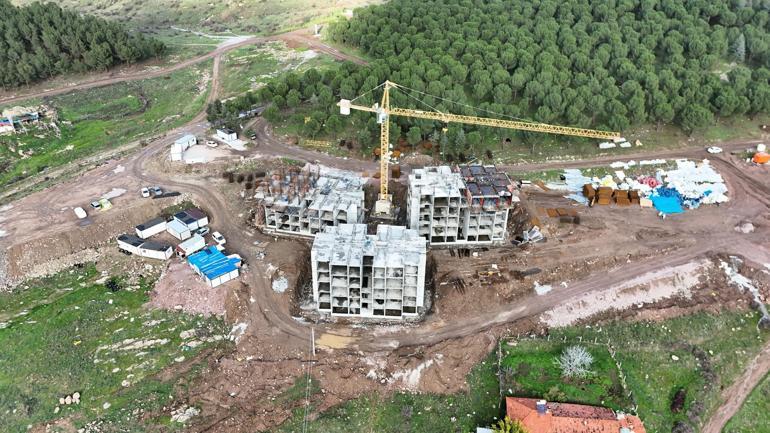 Sındırgıda yapımı süren TOKİ ve deprem konutları dronla görüntülendi
