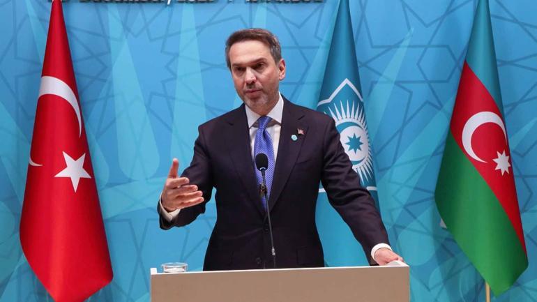 Bakan Bayraktar: Doğudan batıya kesintisiz enerji akışı için büyük bir yeşil şebeke hedefliyoruz