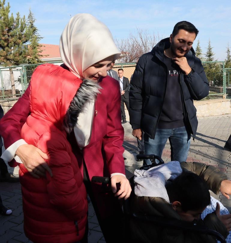 Bakan Göktaş, devlet korumasına alınan Adnanı ziyaret etti