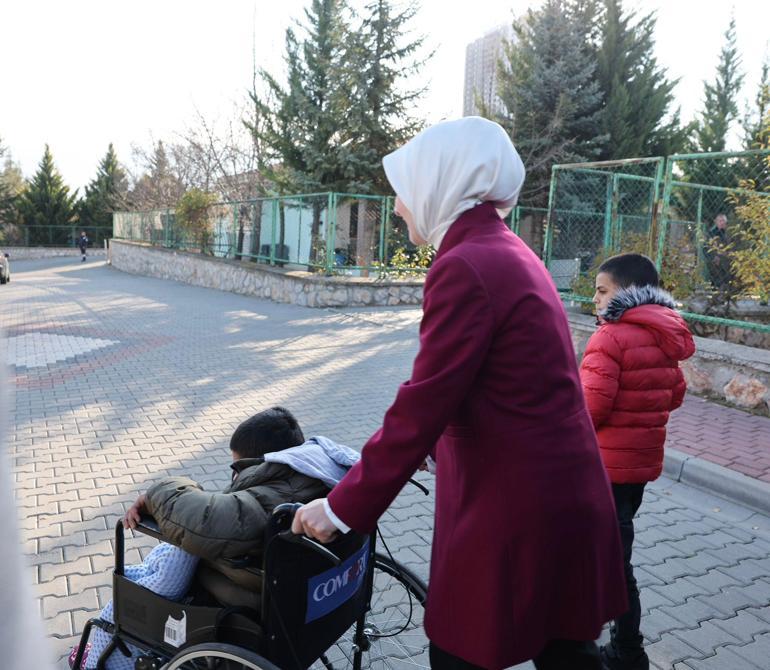 Bakan Göktaş, devlet korumasına alınan Adnanı ziyaret etti