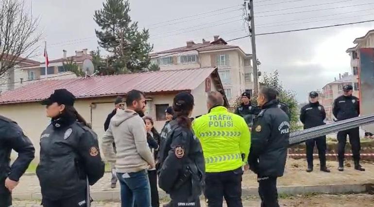 Baz istasyonuna karşı çıkan kadınlar, erkeklerin yeterince mücadele etmemesine tepki gösterdi