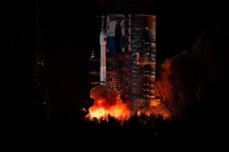 Çin, Lijian-1 roketiyle dokuz uyduyu uzaya gönderdi