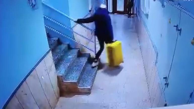 Güllünün kızının bavullarla apartmandan çıktığı anların görüntüleri ortaya çıktı