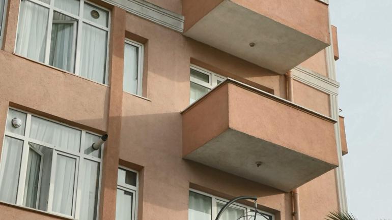 Güllünün kızının bavullarla apartmandan çıktığı anların görüntüleri ortaya çıktı