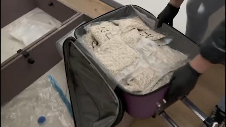 Esenyurtta uyuşturucu operasyonu: 133 bin adet hap ele geçirildi