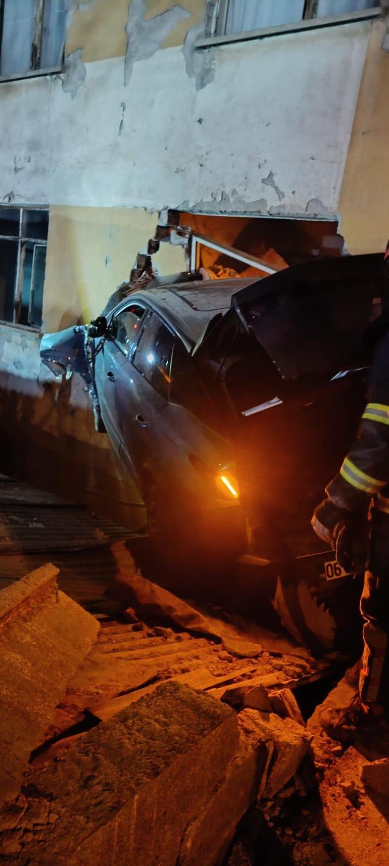 Kontrolden çıkan cip eve girdi: 1 yaralı