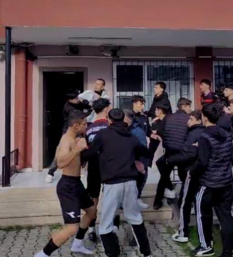 Liseler arası futbol turnuvasında öğretmen darbedildi; 2 öğrenciye gözaltı