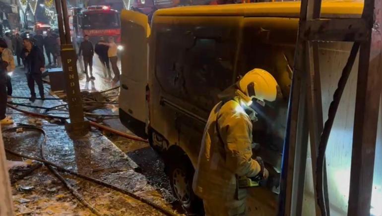 Pendik’te tekstil atölyesinde çıkan yangın söndürüldü