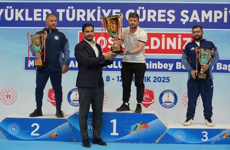 Büyükler Serbest Güreş Türkiye Şampiyonası sona erdi: Ankara ASKİ zirvede yer aldı