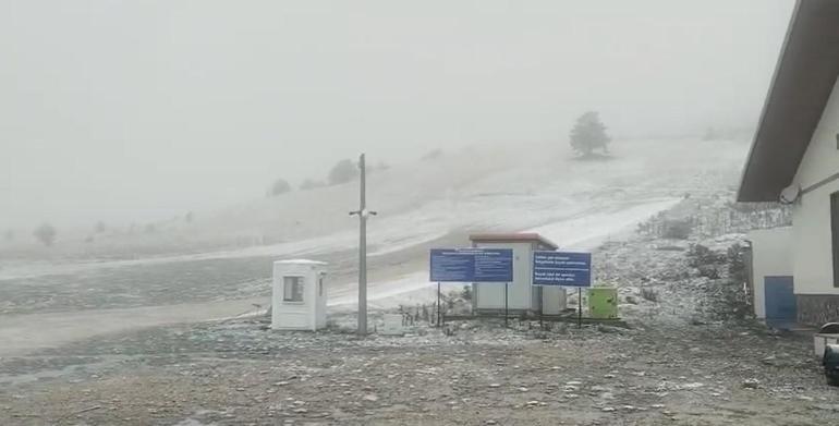 Karabükte Keltepe Kayak Merkezi, beyaza büründü