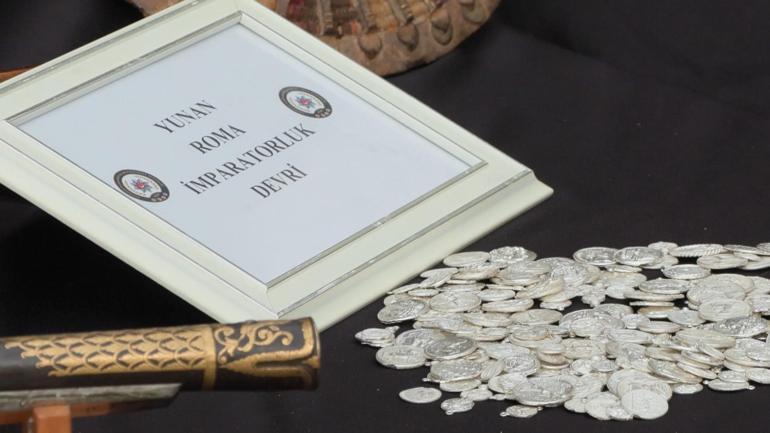 İstanbulda tarihi eser operasyonunda ele geçirilenler sergilendi