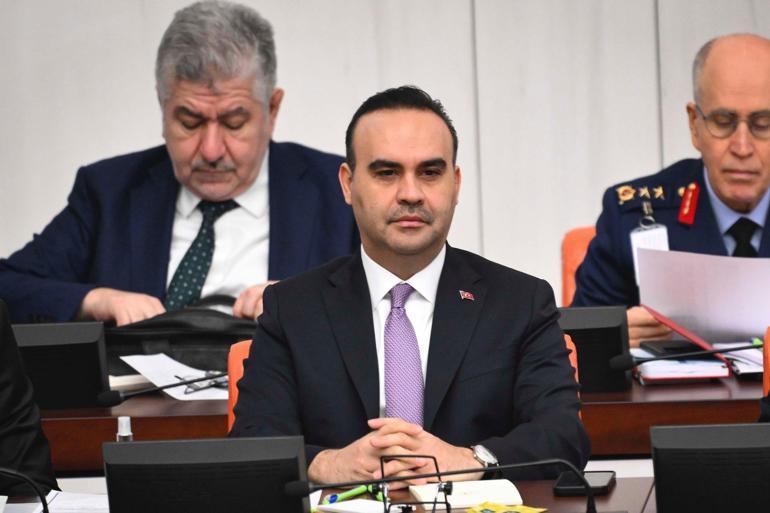 Bakan Kacır, bütçe görüşmelerine Togg T10F ile geldi