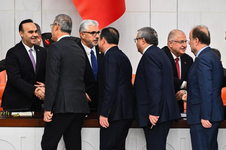 Bakan Kacır, bütçe görüşmelerine Togg T10F ile geldi