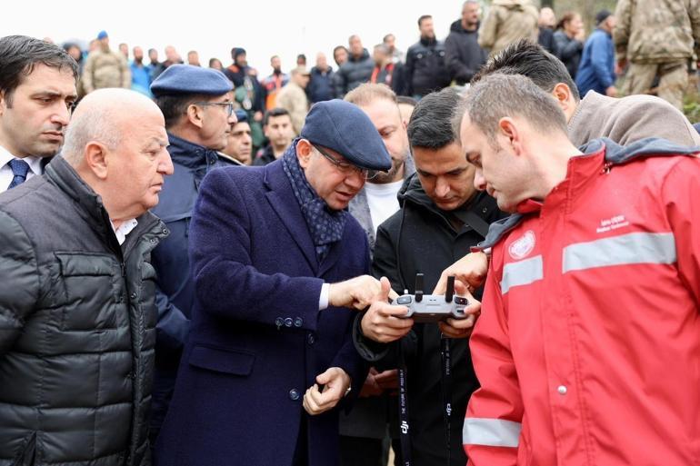Mezar yeri bakmaya giderken otomobilleri dereye uçtu; dayı ve yeğen öldü