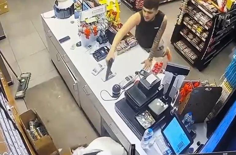 Akaryakıt istasyonunun marketindeki cinayetin güvenlik kamera kayıtları ortaya çıktı