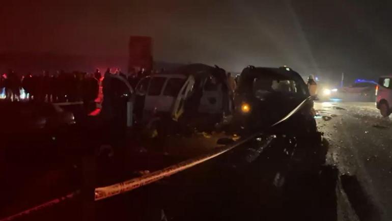 Mardin’de 3 aracın karıştığı kazada 4 ölü, 5 yaralı