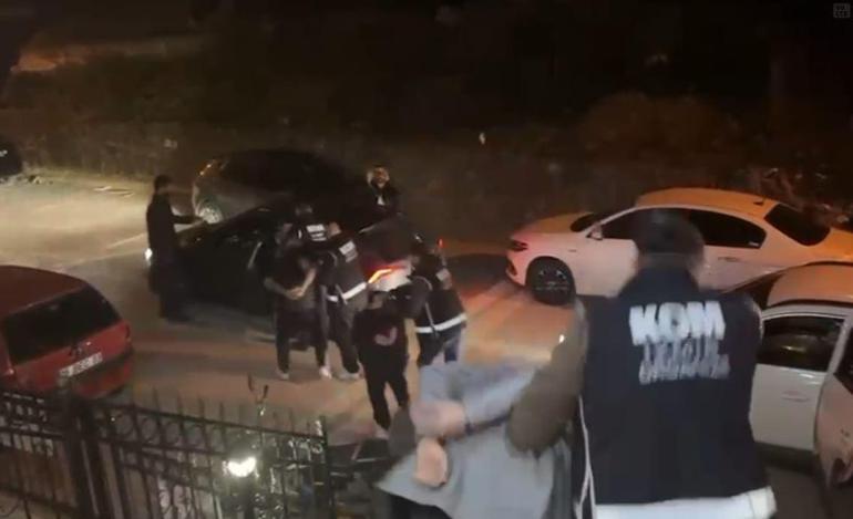 İzmir’de galeriye patlayıcı maddeyle saldırıya 5 gözaltı