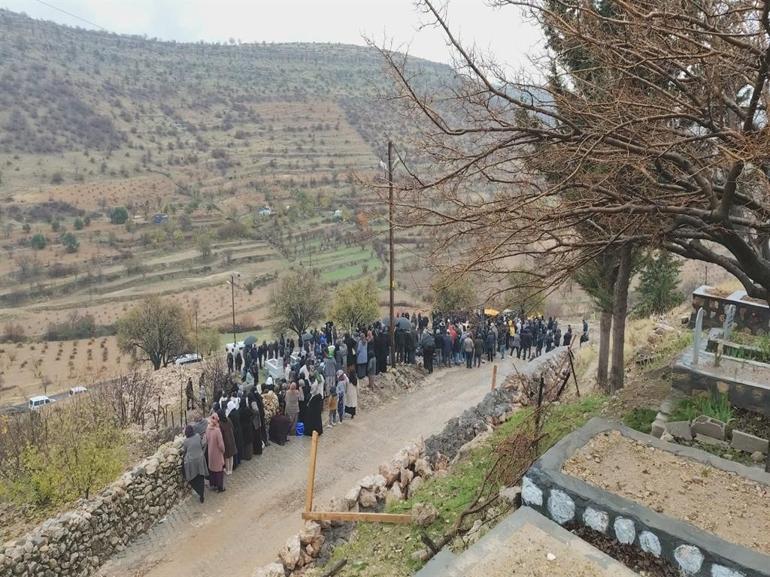 Mardinde 3 aracın karıştığı kazada ölen 4 kişi toprağa verildi