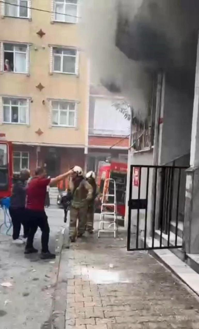 Esenler’de 5 yaşındaki çocuk çakmakla oynarken yangın çıktı