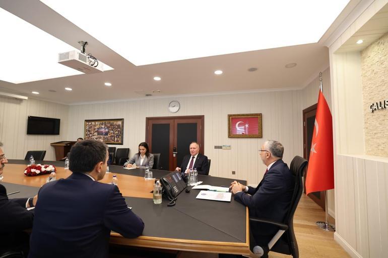 Asgari ücret görüşmeleri başladı; Türk-İş masada yok