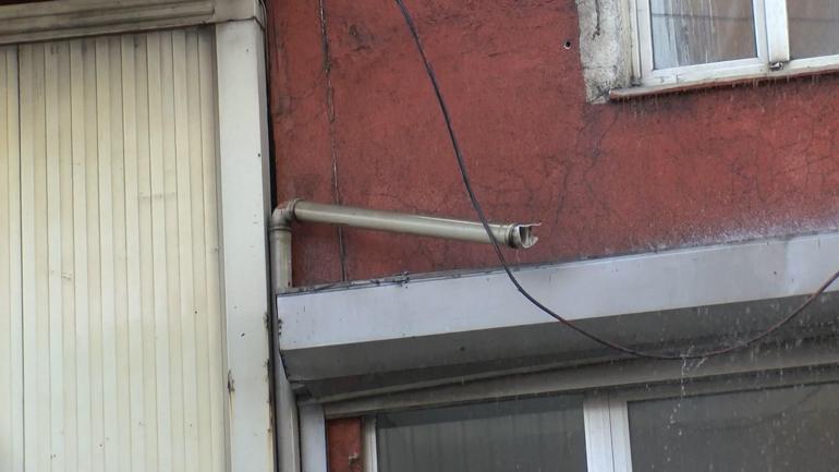 Sultangazide 4 katlı binada yangın; 2inci kattan atlayıp yaralandı