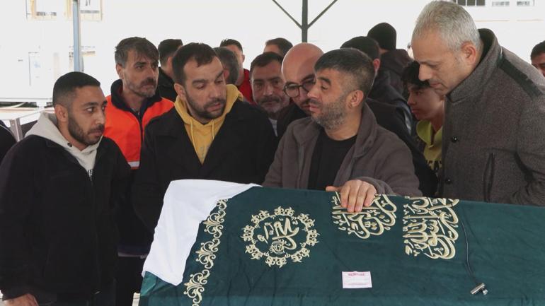 Pendikteki yangında hayatını kaybeden 3 çocuğun cenazesi toprağa verildi