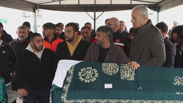 Pendikteki yangında hayatını kaybeden 3 çocuğun cenazesi toprağa verildi