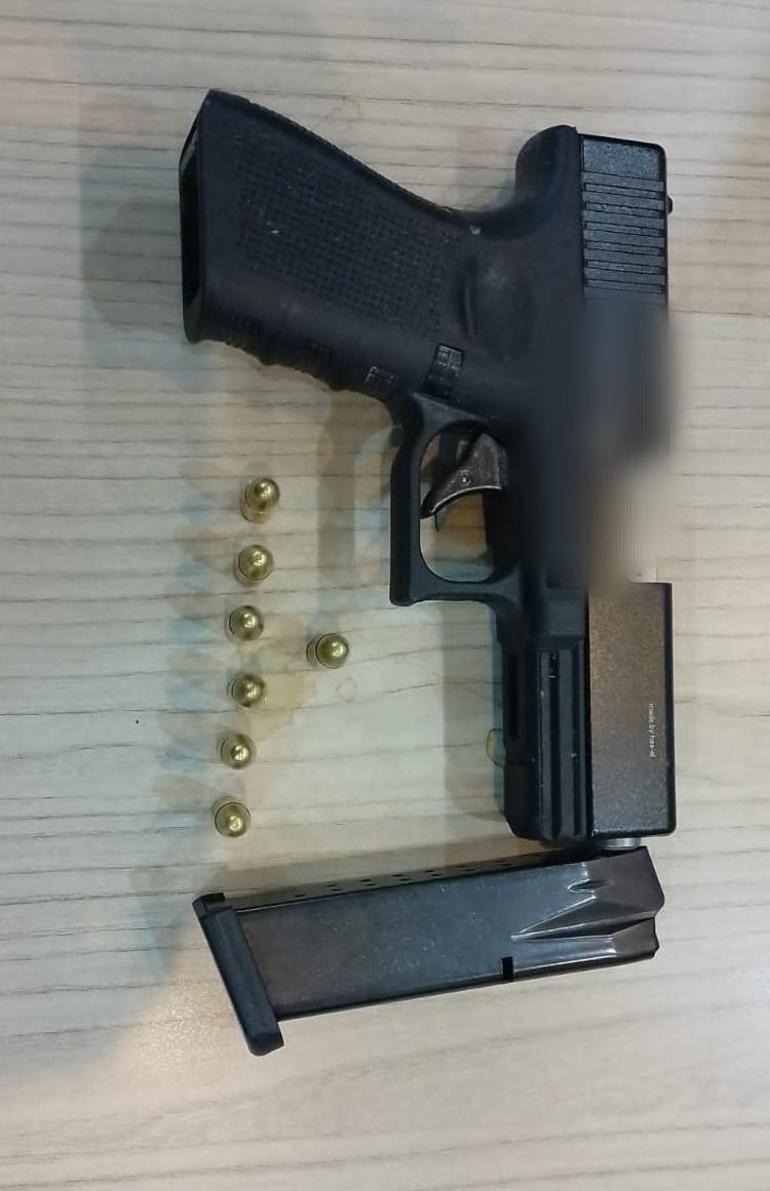 Eve yapılan baskında 1i firari hükümlü 6 kişi, tabanca ve bıçaklarla polise direndi