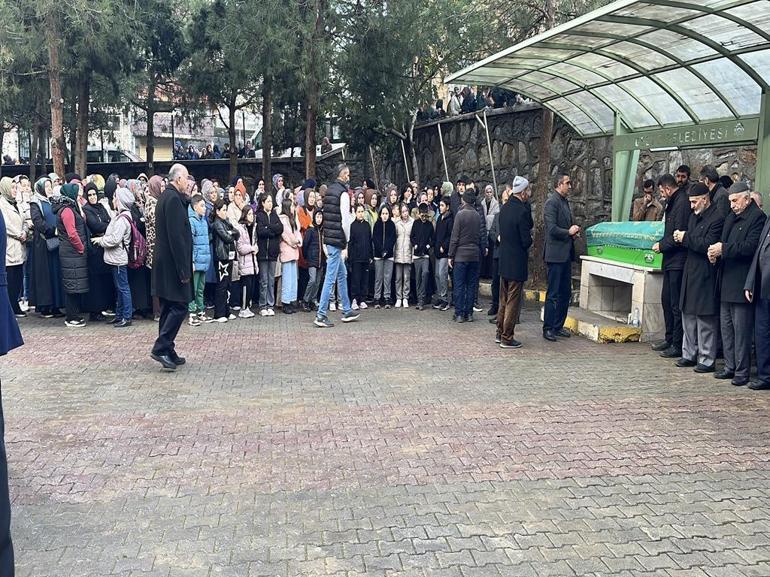 Minibüsün çarparak Miraç’ın ölümüne neden olduğu kazanın kamera görüntüsü ortaya çıktı