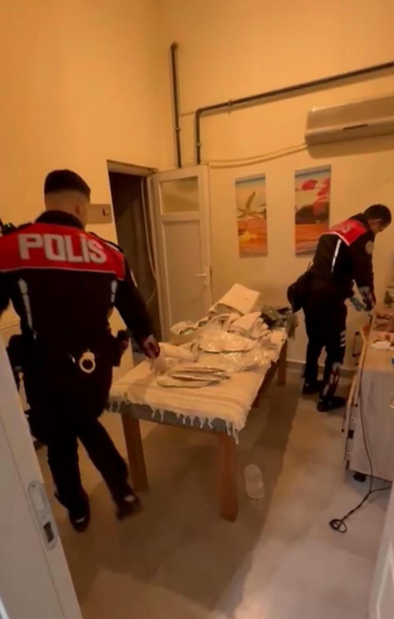Masaj salonlarına fuhuş operasyonunda gizli bölmeler, zil sistemi bulundu; 15 gözaltı