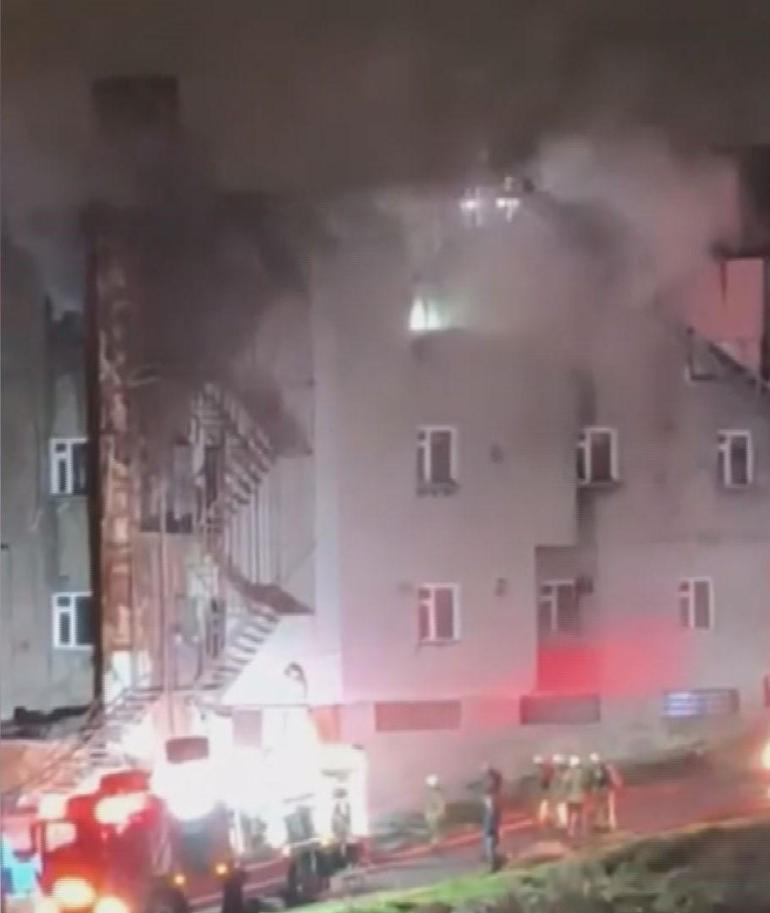 Arnavutköy’de fabrikada çıkan yangında 1’i ağır 3 kişi yaralandı