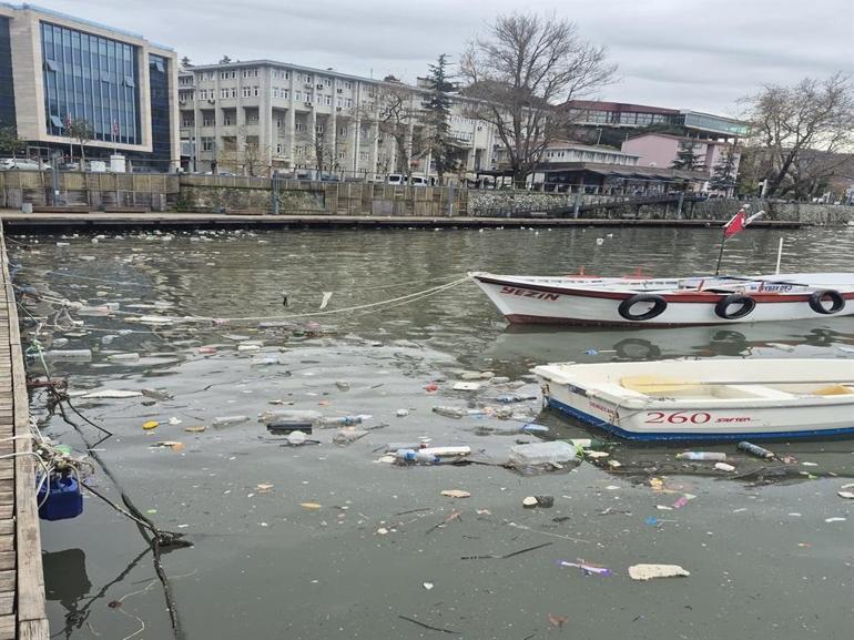 Zonguldaklı balıkçıların ağına yaklaşık 1 ton çöp takıldı