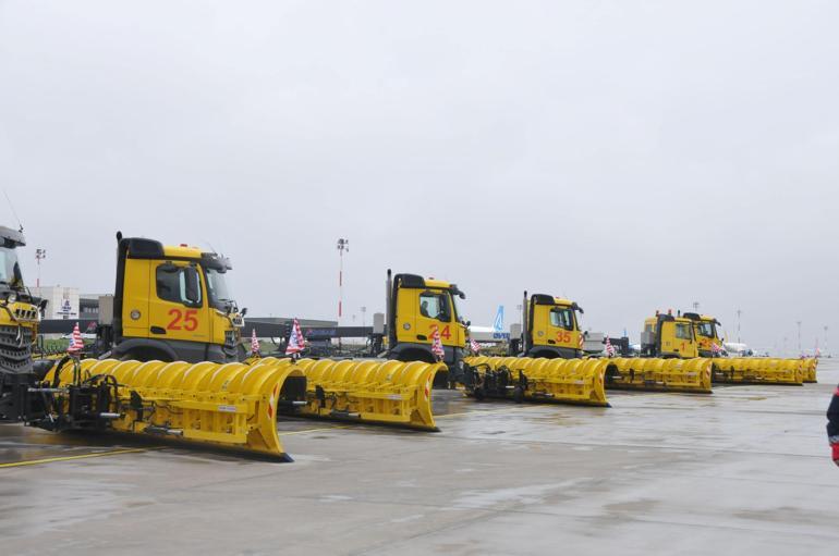 Sabiha Gökçen Havalimanında karla mücadele ekipleri hazırlıklarını tamamladı