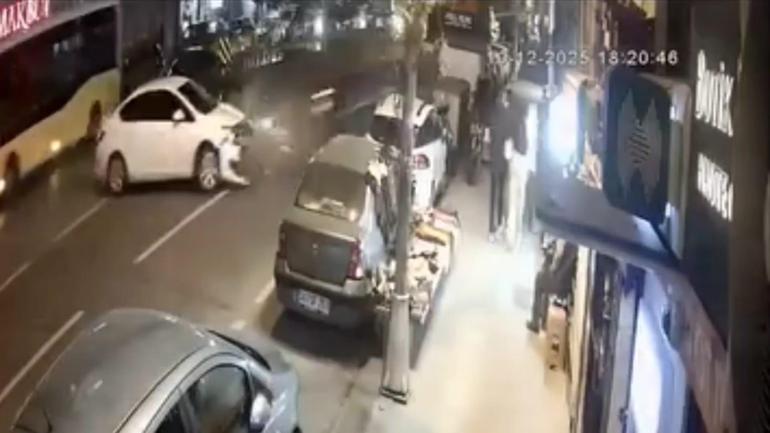 Fatihte otomobilin çarptığı motosikletli yaralandı