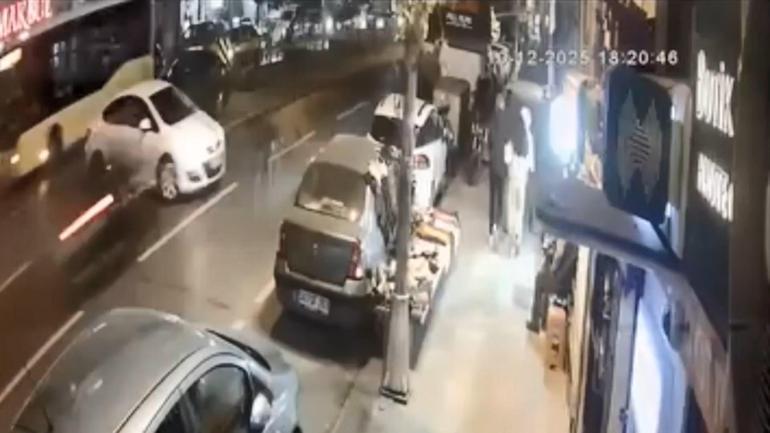 Fatihte otomobilin çarptığı motosikletli yaralandı