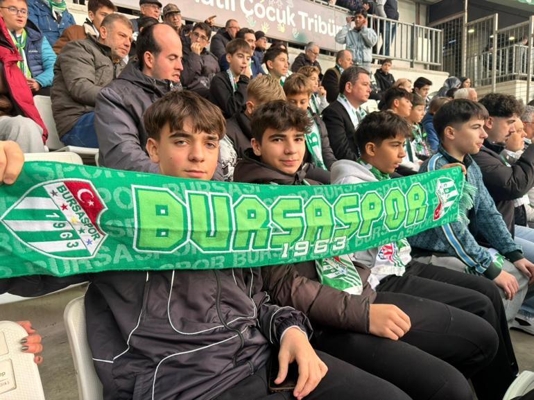 Daha önce statta maç izlememiş yüzlerce çocuk, Bursaspor maçını tribünden izledi