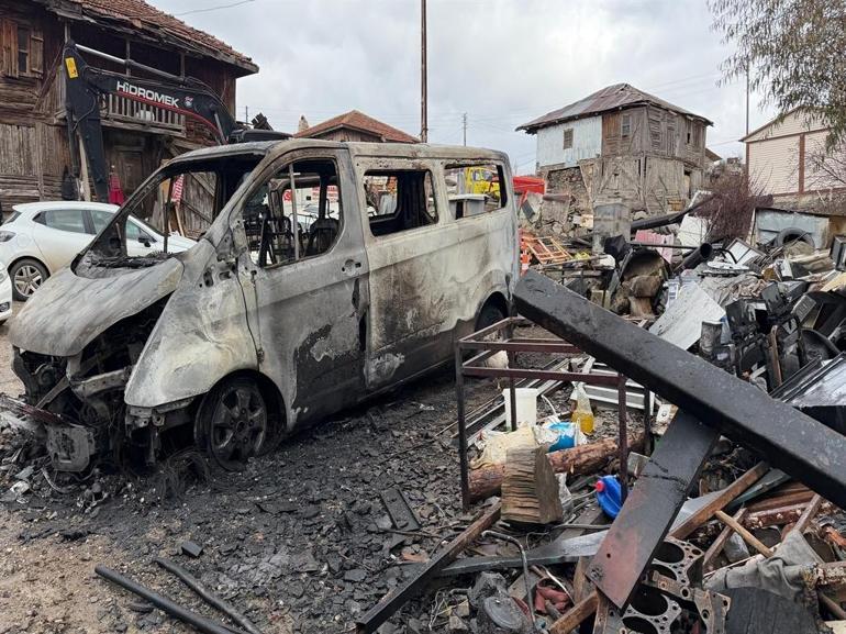 4 aracı yakılan muhtar: Eve sıçrasaydı facia olacaktı