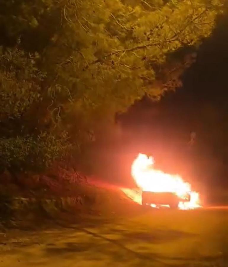 Adanada park halindeki otomobilde patlama sonrası yangın; 1 ölü