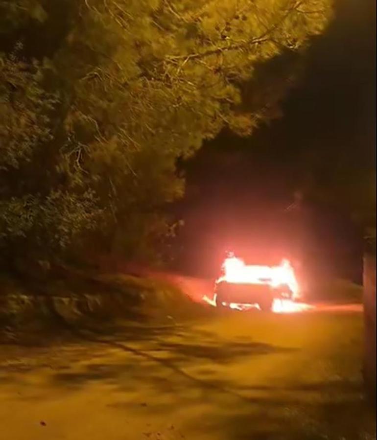 Adanada park halindeki otomobilde patlama sonrası yangın; 1 ölü