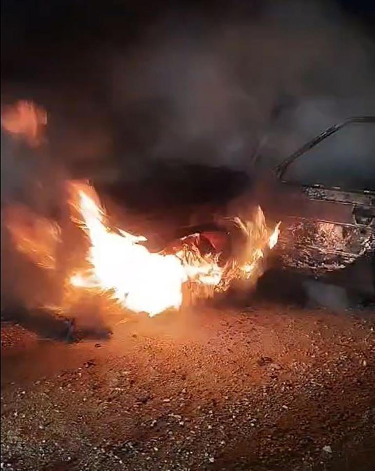 Adanada park halindeki otomobilde patlama sonrası yangın; 1 ölü